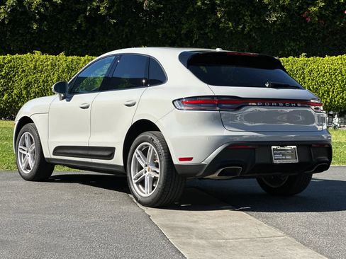 Certified 2025 Porsche Macan image 3