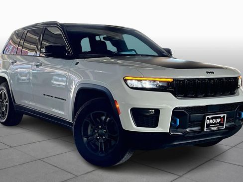 Used 2024 Jeep Grand Cherokee Trailhawk image 2