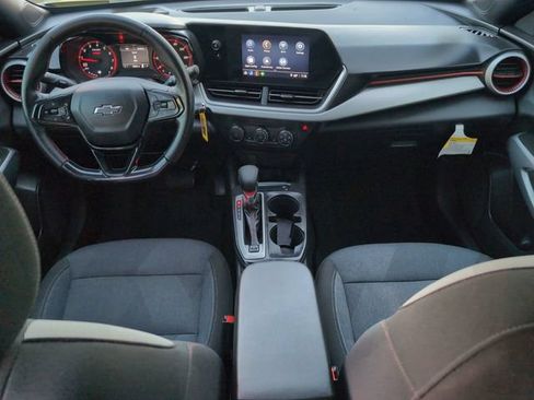 Certified 2024 Chevrolet Trax RS w/ Sunroof Package FWD image 18