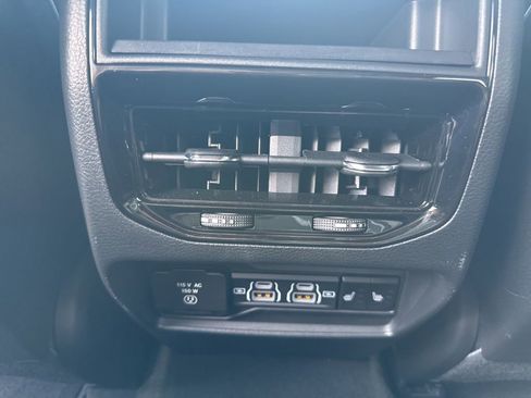Used 2025 Jeep Grand Cherokee Limited w/ Black Appearance Package AWD/4WD image 12