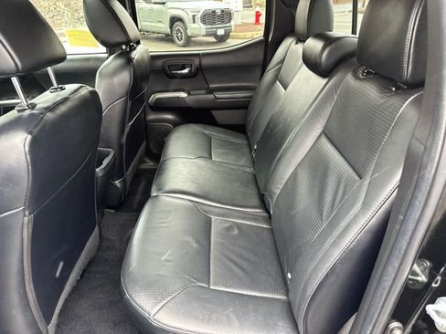Certified 2022 Toyota Tacoma Limited AWD/4WD image 18