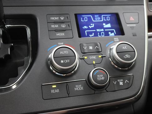 Used 2018 Toyota Sienna Limited Premium AWD/4WD image 58
