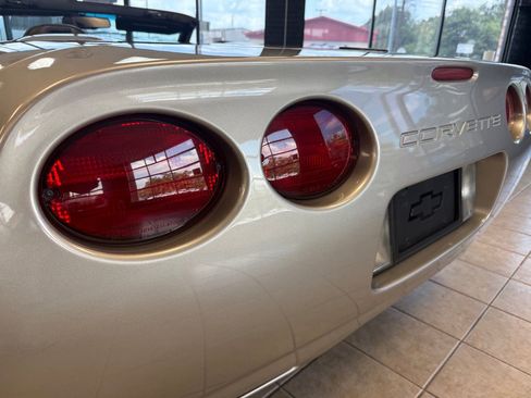 Used 1998 Chevrolet Corvette Convertible w/ Memory Pkg image 9