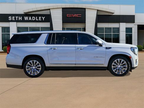 Used 2022 GMC Yukon XL Denali w/ Denali Ultimate Package image 8