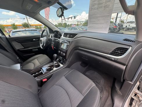 Used 2015 Chevrolet Traverse LT w/ Style and Technology Package FWD image 24