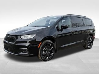 New 2026 Chrysler Pacifica Limited w/ S Appearance Package AWD/4WD video 3