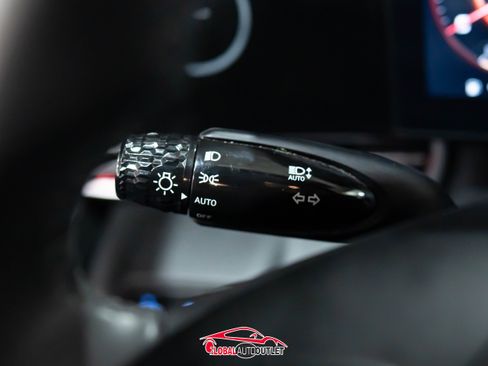 Used 2025 Hyundai Elantra SEL image 25