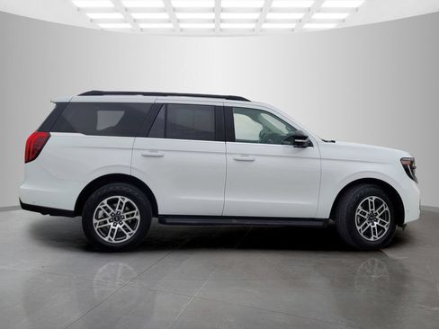 Used 2025 Ford Expedition Active AWD/4WD image 4