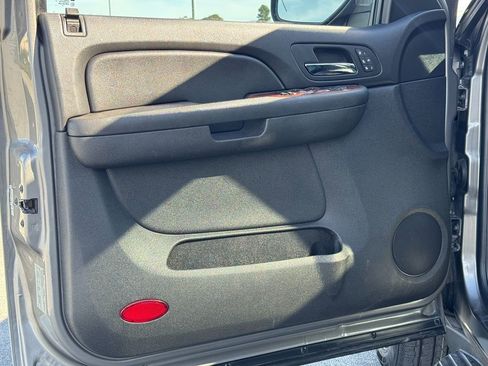 Used 2009 Chevrolet Suburban LTZ image 29