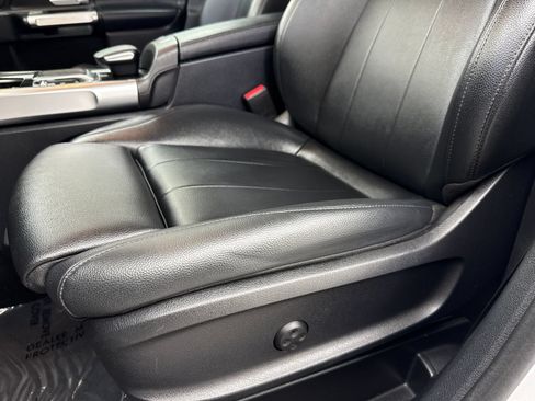 Used 2020 Mercedes-Benz GLB 250 4MATIC w/ Parking Assistance Package image 34