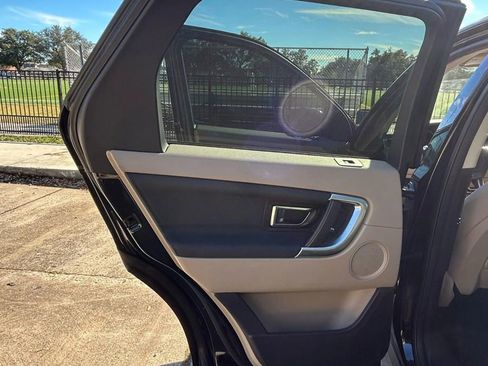 Used 2018 Land Rover Discovery Sport HSE image 14