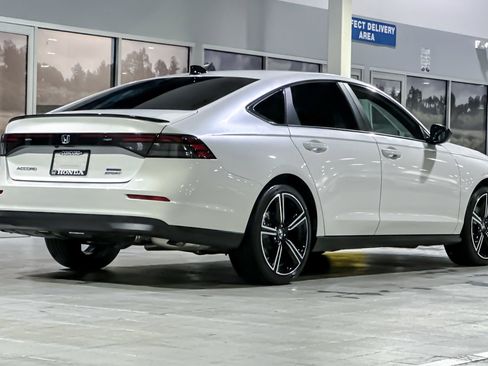 Used 2024 Honda Accord Sport image 8