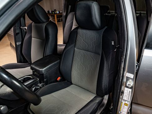 Used 2023 Toyota Tacoma TRD Sport image 18