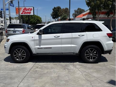 Used 2018 Jeep Grand Cherokee Trailhawk w/ Trailhawk Luxury Group AWD/4WD image 4