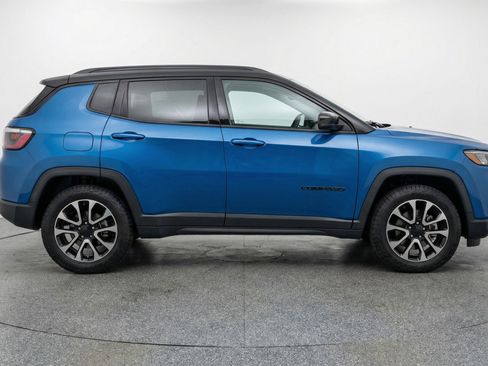 Used 2025 Jeep Compass Trailhawk AWD/4WD image 11