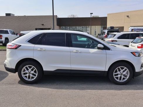 Used 2023 Ford Edge SEL w/ Convenience Package image 3