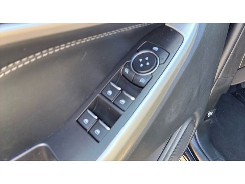 Used 2023 Ford Explorer XLT image 9