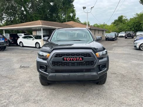 Used 2017 Toyota Tacoma SR RWD image 2