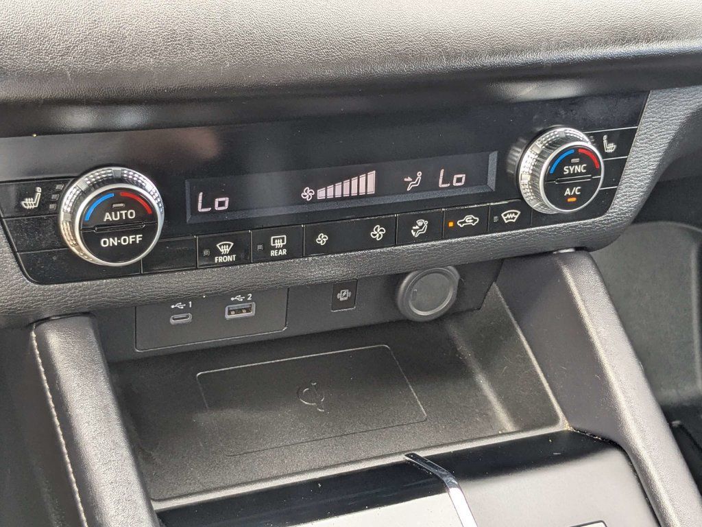 Used 2023 Mitsubishi Outlander 4WD Plug-In Hybrid image 28