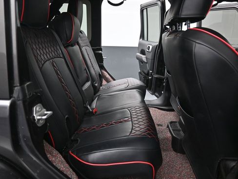 Used 2018 Jeep Wrangler Unlimited Rubicon image 10