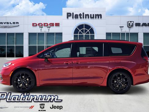 New 2026 Chrysler Pacifica Select w/ S Appearance Package image 3