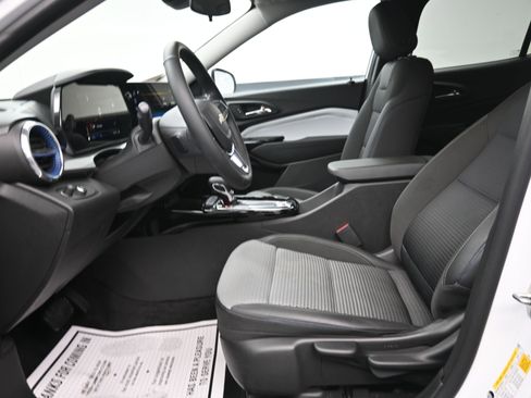 Used 2024 Chevrolet Trax LT w/ Driver Confidence Package image 18