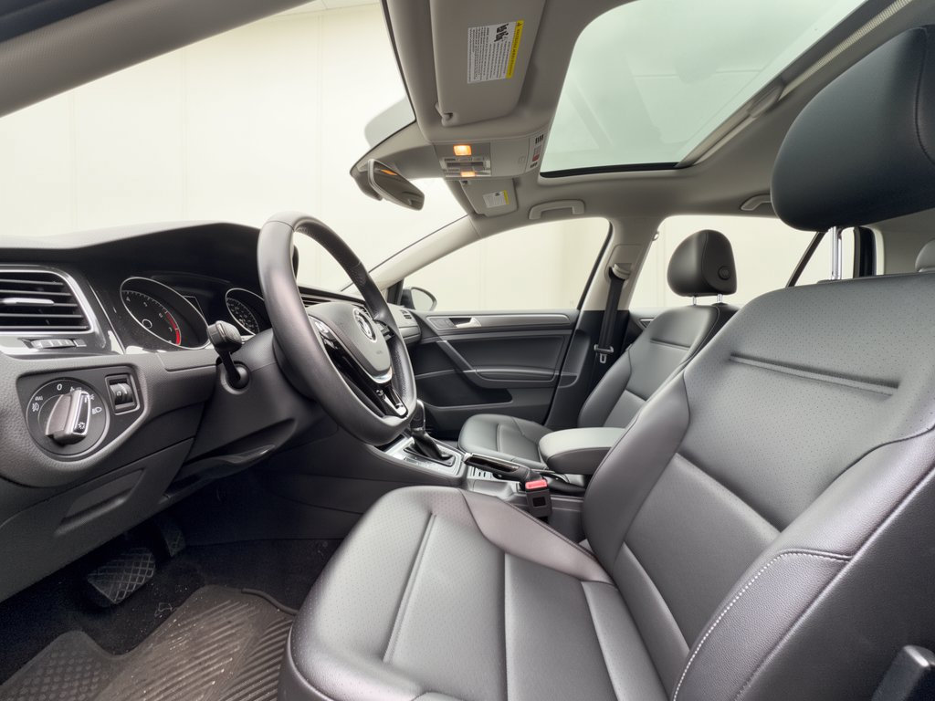 Used 2019 Volkswagen Golf SE w/ Driver Assistance Package FWD image 5