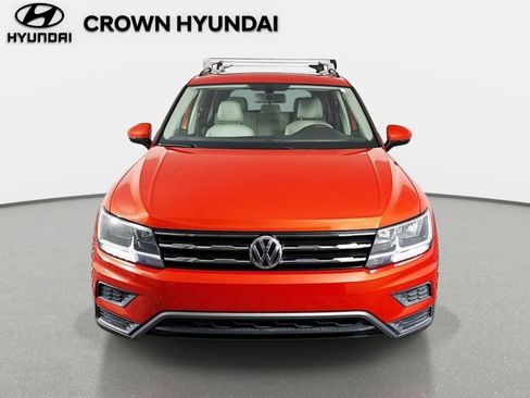Used 2019 Volkswagen Tiguan SE w/ Panoramic Sunroof Package FWD image 2