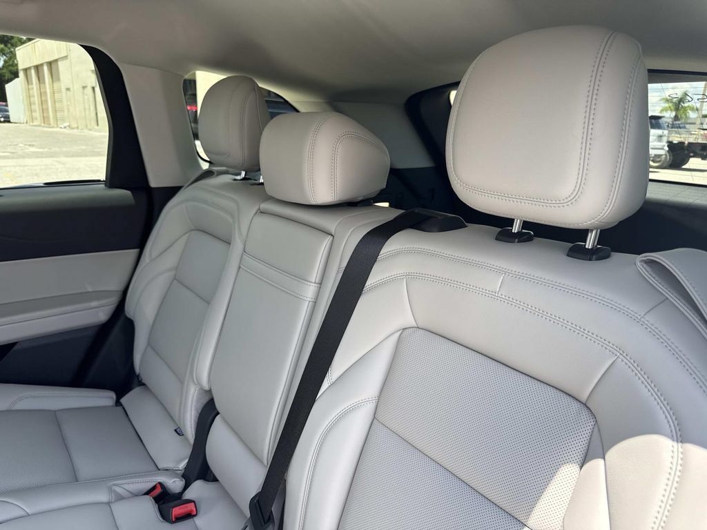 New 2026 Lincoln Nautilus Premier AWD/4WD image 14
