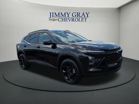 New 2026 Chevrolet Trax LT w/ Midnight Edition FWD image 7