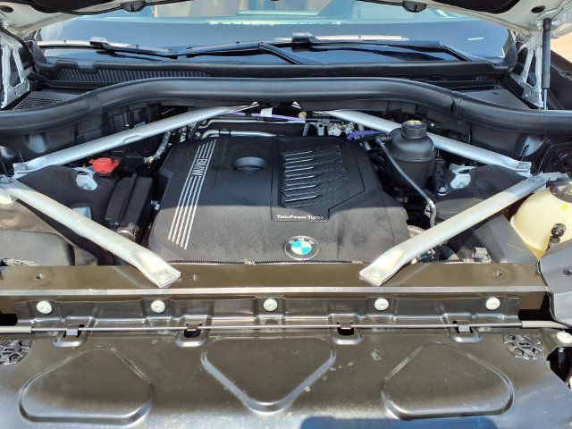 Used 2021 BMW X7 xDrive40i w/ M Sport Package AWD/4WD image 3