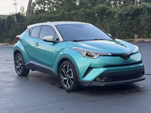 Used 2018 Toyota C-HR XLE FWD image 3