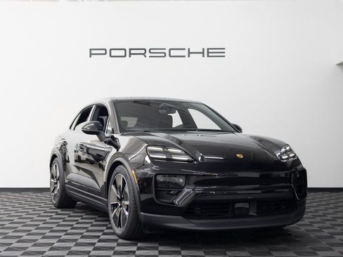 New 2026 Porsche Macan 4 Electric AWD/4WD image 9