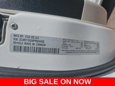 Used 2023 Chrysler Pacifica Limited FWD image 44