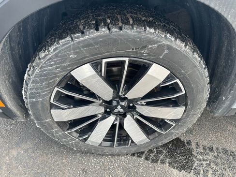 Used 2025 Mitsubishi Outlander SE image 13