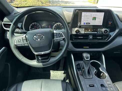 Used 2023 Toyota Highlander XSE FWD image 15