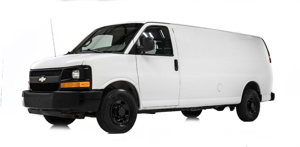 Used 2017 Chevrolet Express 2500 Extended RWD image 2