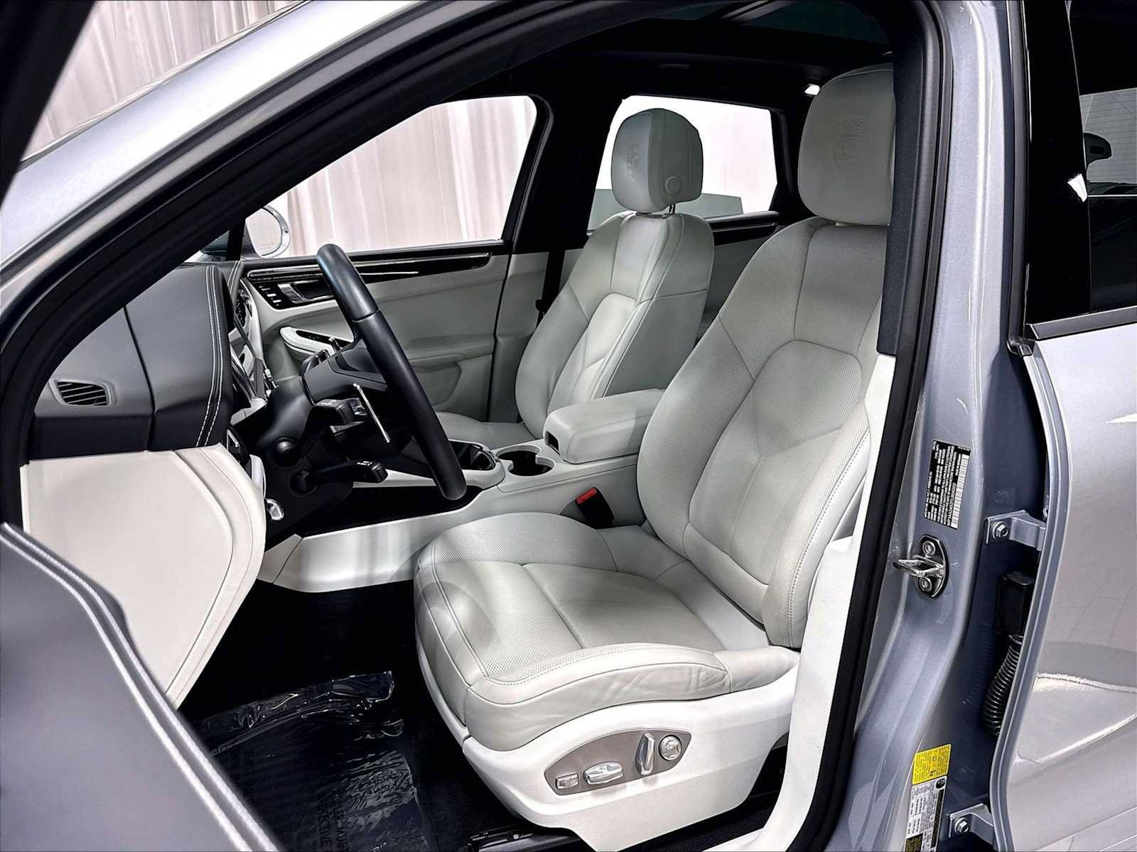 Used 2026 Porsche Macan AWD/4WD image 8