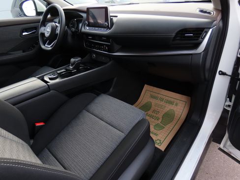 Used 2023 Nissan Rogue SV image 9