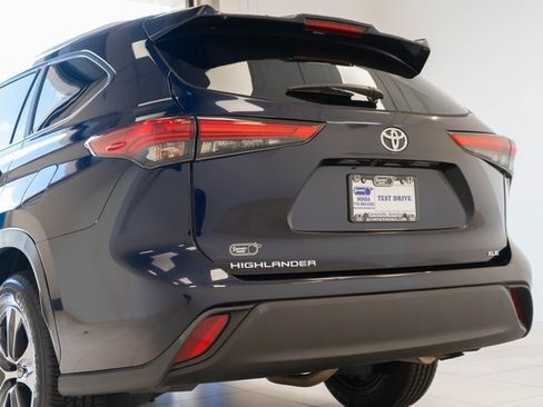 Used 2023 Toyota Highlander L image 8