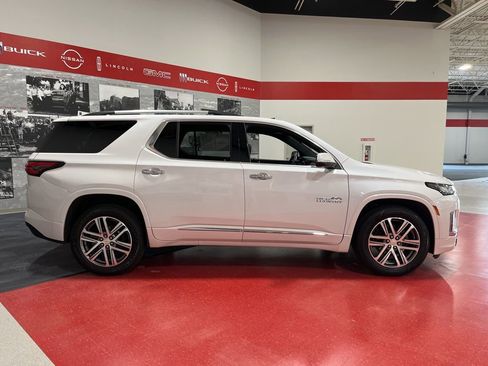 Used 2023 Chevrolet Traverse High Country AWD/4WD image 2