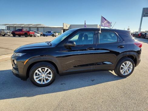 Used 2023 Chevrolet TrailBlazer LS image 2