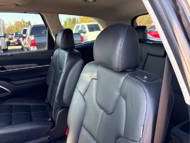 Used 2024 Kia Telluride EX w/ EX Captain's Chair Package AWD/4WD image 22