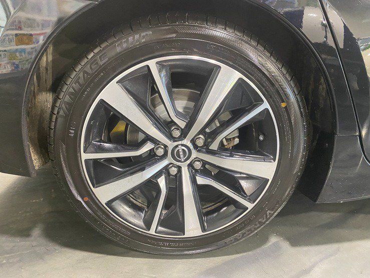 Used 2023 Nissan Maxima SV w/ Floor Mat Group FWD image 9
