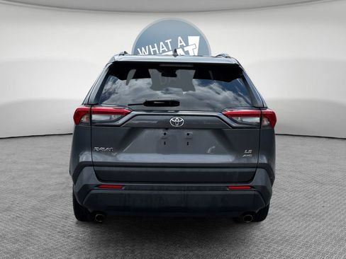 Used 2021 Toyota RAV4 LE image 5