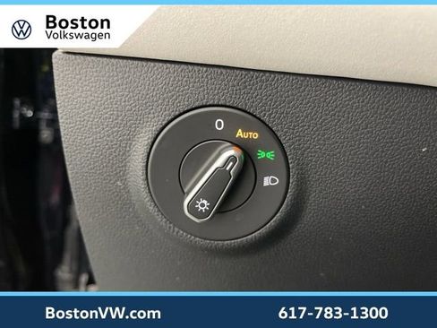 Used 2025 Volkswagen Taos SE w/ Panoramic Sunroof Package image 20