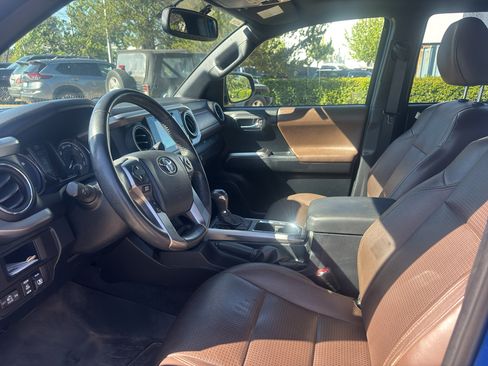 Used 2017 Toyota Tacoma Limited AWD/4WD image 7