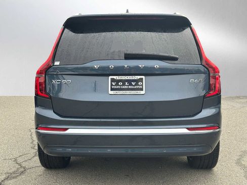 Certified 2025 Volvo XC90 B6 Plus image 4