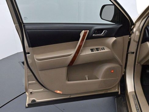 Used 2013 Toyota Highlander Limited FWD image 11
