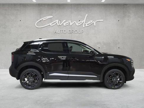 New 2026 Nissan Kicks SR FWD image 17